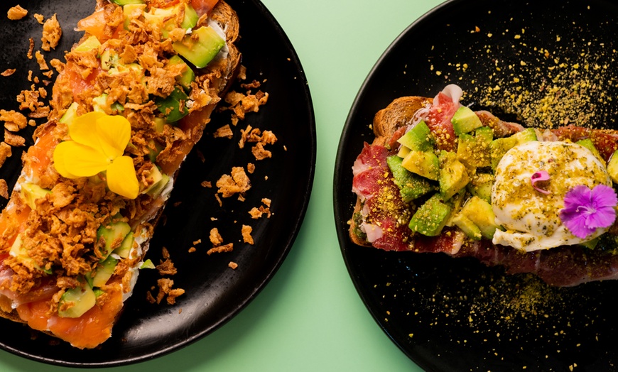 Image 1: Menú de brunch para 2 o 4 con platos dulces y salados y bebidas