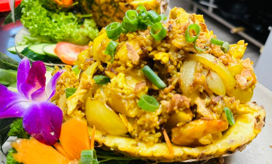 Image 3: Beleef Thailand in Mechelen met pittige curry's, wokgerechten en meer