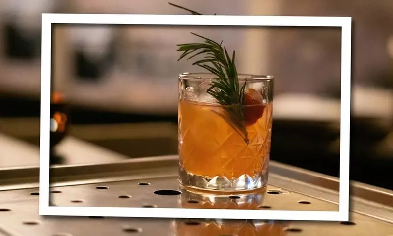 Bottom's up: gin of cocktail experience