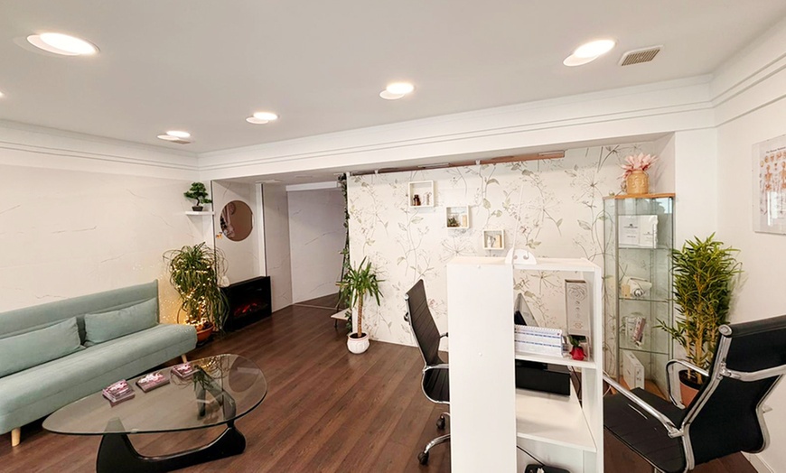 Image 5: 1 o 3 sesiones de tratamiento facial o corporal con aparatología