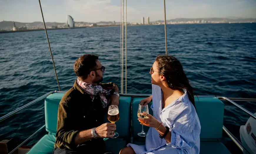 Image 10: Paseo en barco de madera con tapas y bebidas para 1 o 2 personas