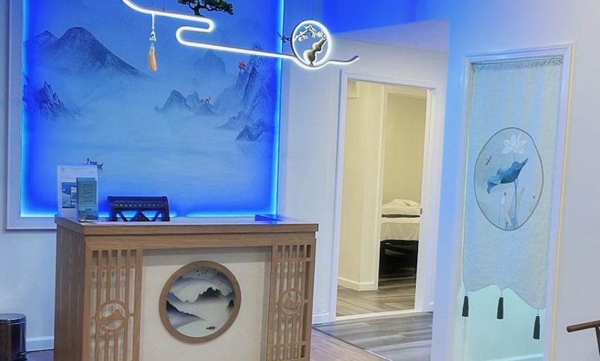 Image 5: 50-Min Choice of Massage with Massage Oil or 30-Min Custom Foot Detox 