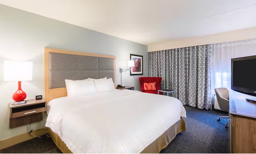 Image 4: Close to Shopping, Dining, & St. Charles Attractions