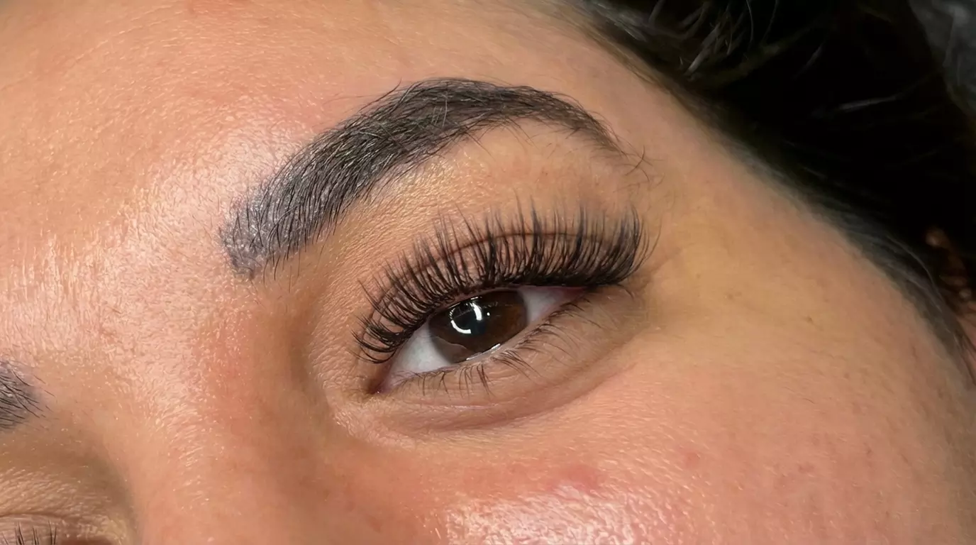 Hybrid/Classic Full Set or More Eyelash Extensions/  Lash Lift & Tint