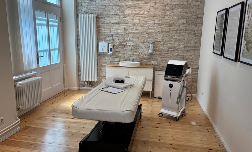 Image 2: Haarentfernung mit Dioden-Laser an 1 Zone nach Wahl für 1 Person