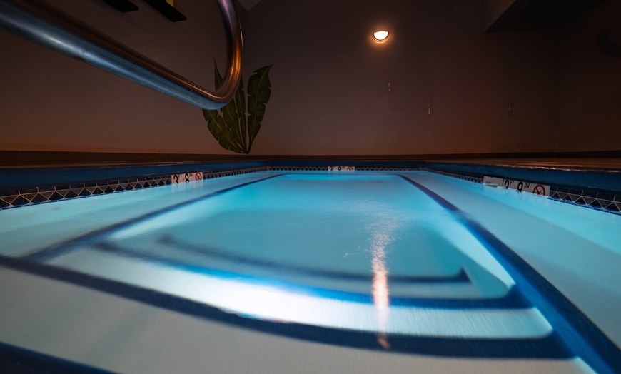 Image 6: Private, In-Room Swimming Pools at Belamere Suites Hotel
