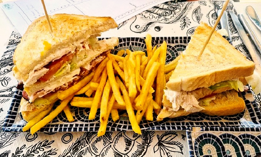 Image 4: Menú de hamburguesas o sándwich con patatas para 2 o 4 personas