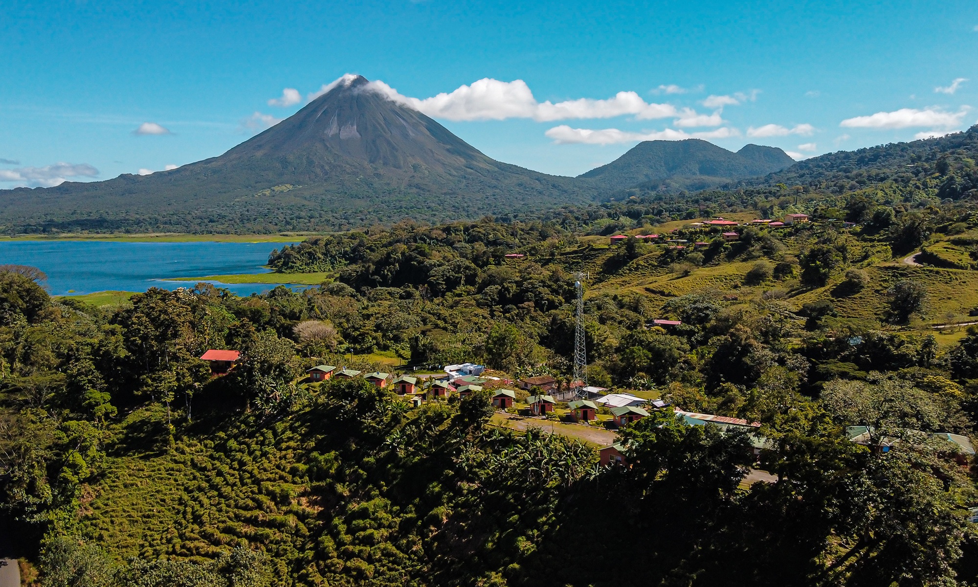 ✈ 4-Night Costa Rica Getaway: Chateau Arenal w/ Air & Hotels