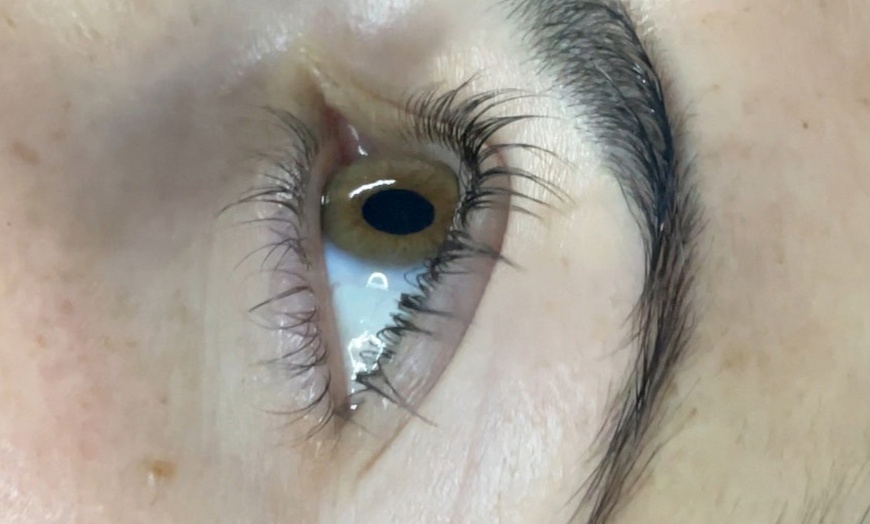 Image 4: Get an Eyelash Lift and Tint for Stunning Eyes