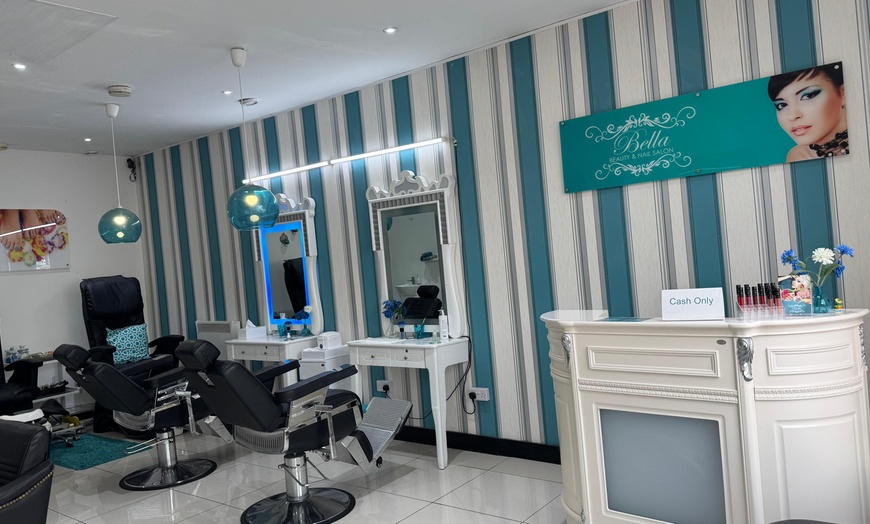 Image 5: Refresh and Glow with Express, Relaxing, or Deep Cleansing Facial 