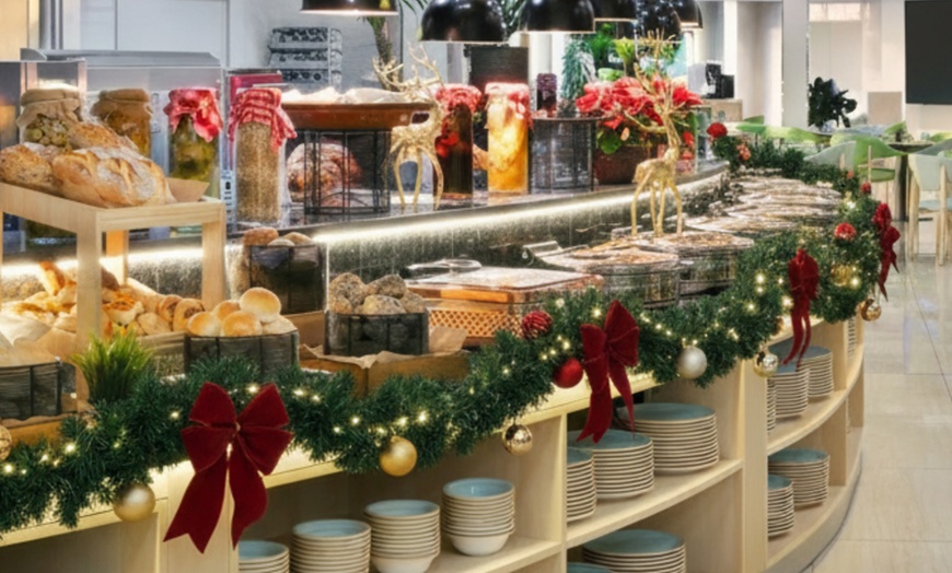 Image 3: 5* Candlelit Christmas Eve Dinner or Santa's Day Brunch with Beverages