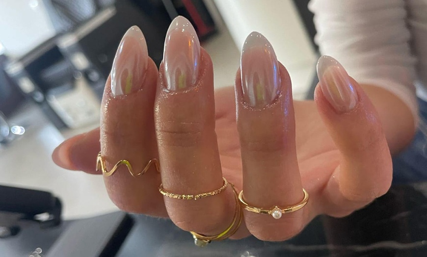 Image 9: 1 sesión de manicura, pedicura o ambas o uñas de gel a elegir