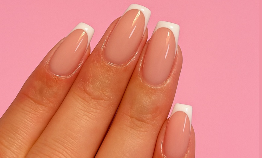 Image 4: Beauté des mains et / ou pieds et semi-permanent avec Serenia