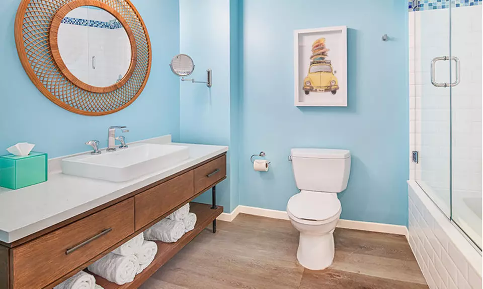 4-Star Stay With Rooftop Pool in San Diego's Lively Gaslamp Quarter
