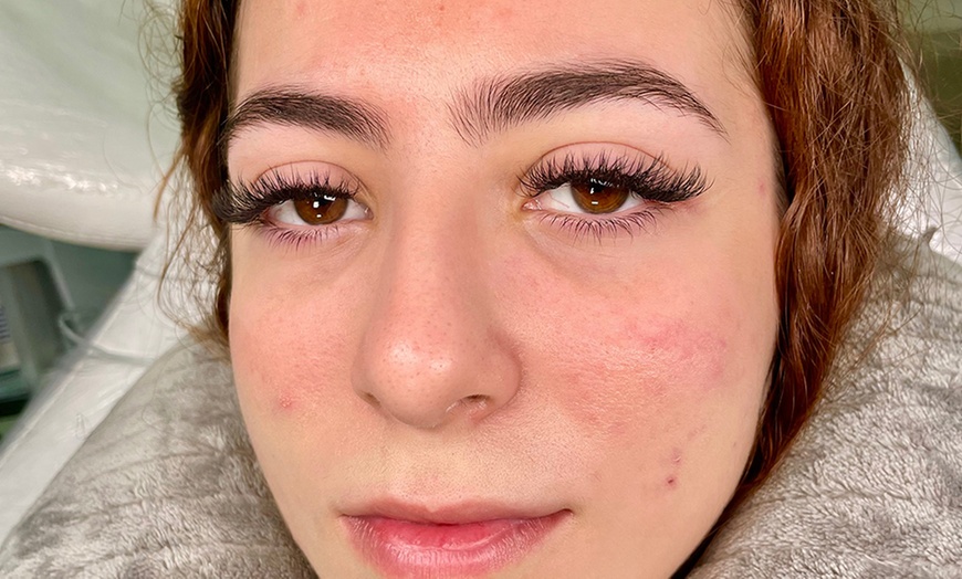 Image 2: One Full Set of Eyelash Extensions w/ or w/o One Refill