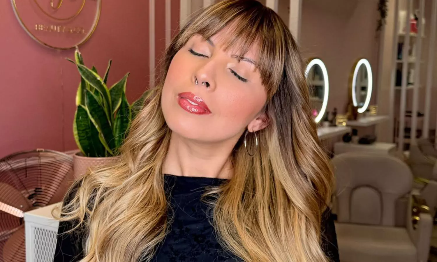 Get a Hair Wash, Conditioning & Blowdry with Cut or Brazilian Keratin