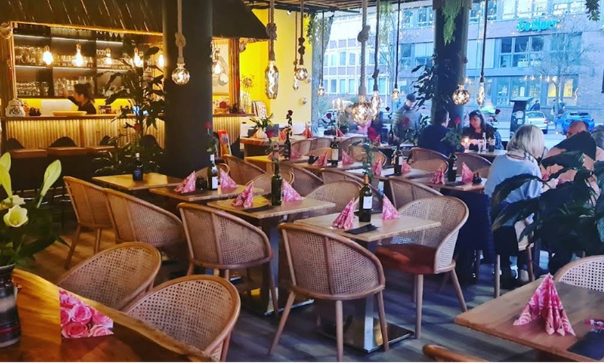 Image 7: Sushi-Genuss im Großformat: XXL Sushi Platte für 2 oder 4 Personen