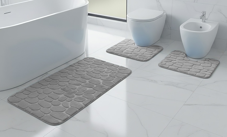 Image 5: Set di 3 tappeti bagno antiscivolo con imbottitura effetto memory