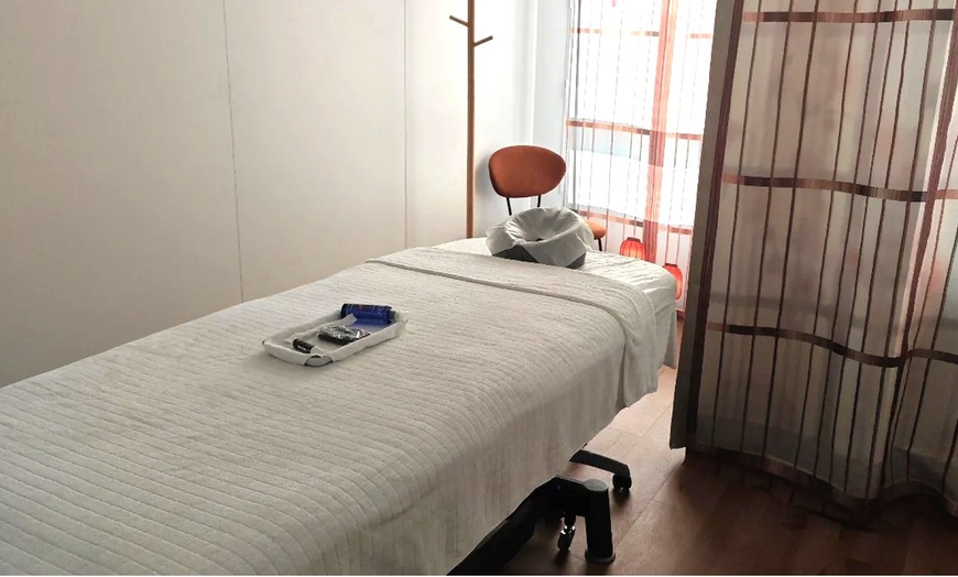 Image 3: Massage femme enceinte, ayurvédique, ou californien