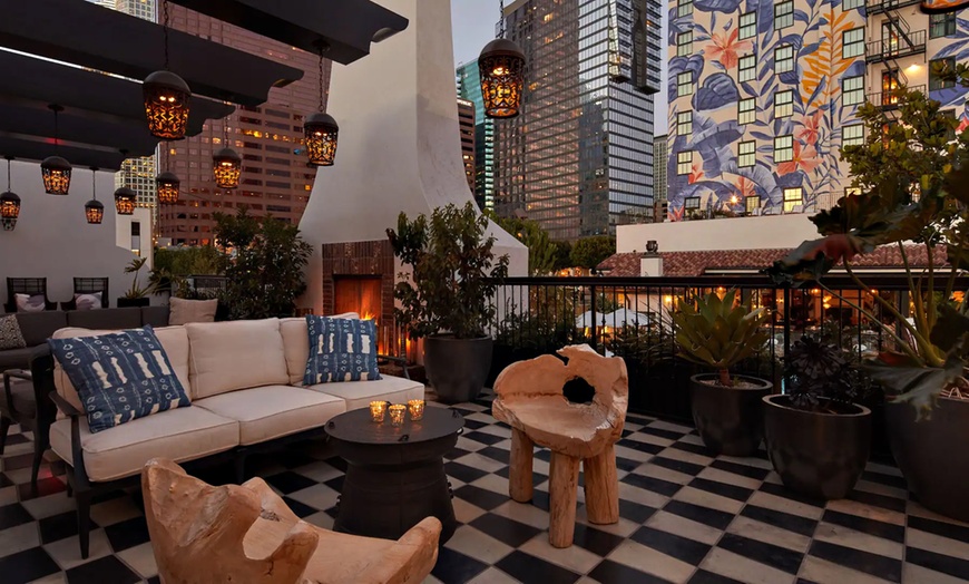 Image 4: Spacious 4* Hotel in Downtown Los Angeles