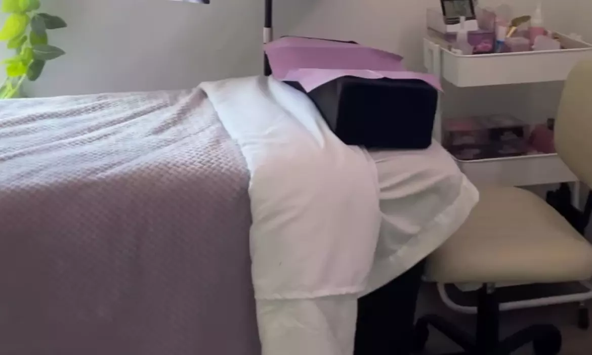 Lash Lift & Tint: Enhance Your Eyes w/ Eyelash Extensions in 45 Min