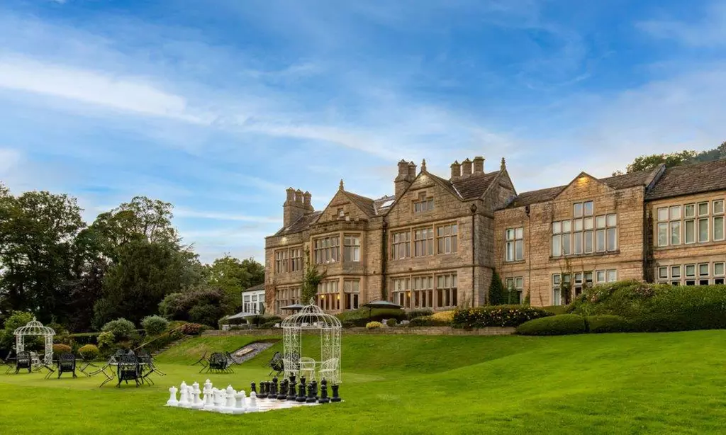 West Yorkshire: 4* Standard Double or Twin Room with Breakfast & Wi-Fi