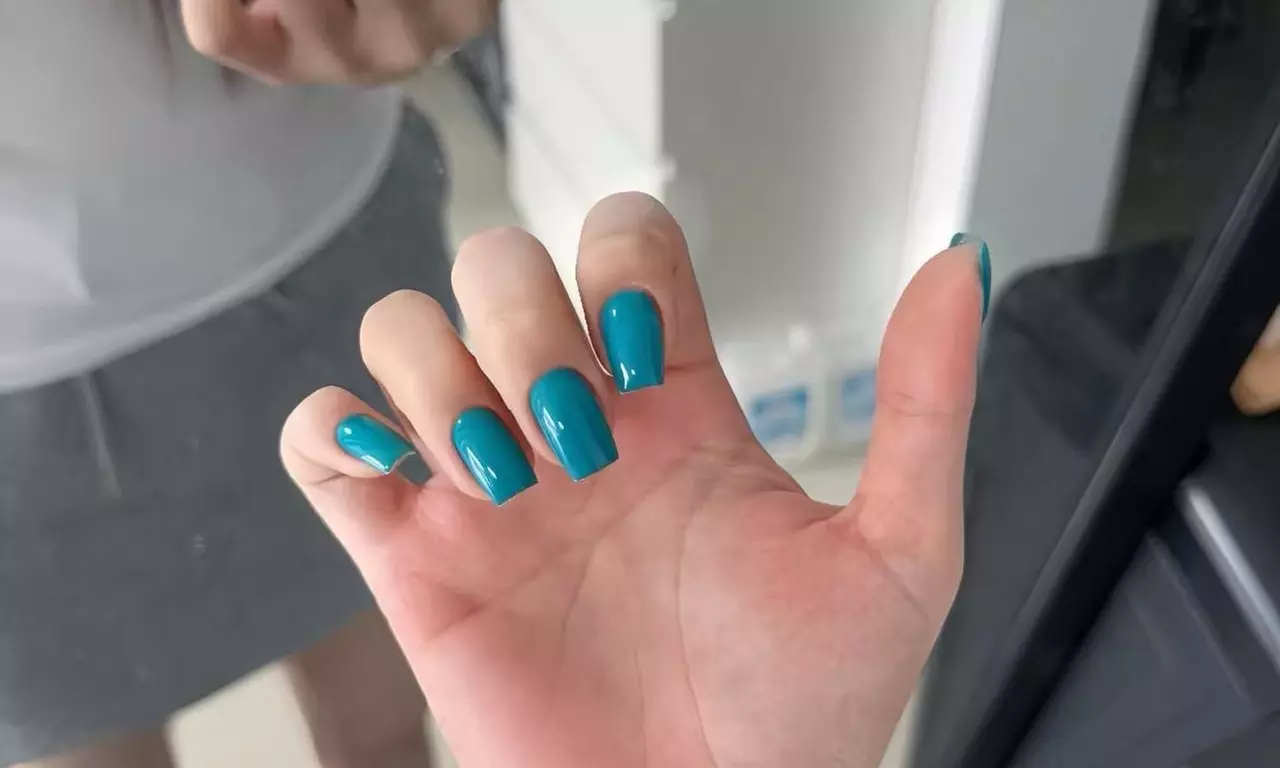 Deluxe Gel Mani w/ Cateye & Oil Hand Massage, Lash Lift or Extensions