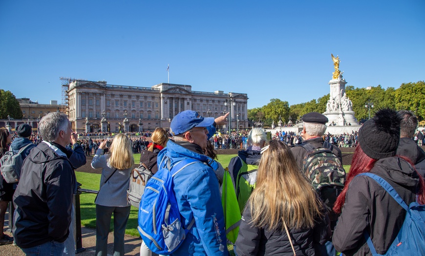 Image 1: Ticket to Royal Walking Tour + Optional Entry to Westminster Abbey