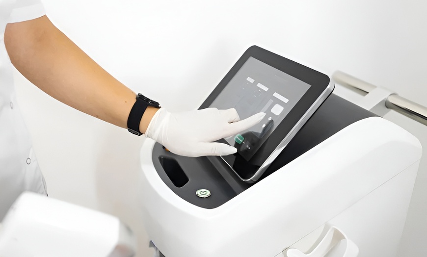 Image 6: Verstevig en verzorg je huid met een HIFU behandeling of Headspa