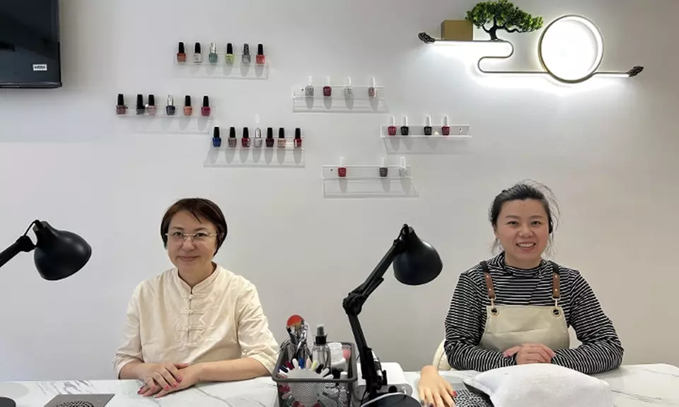 Beauté des mains, pieds en option, avec pose de vernis semi-permanent (jusqu'à 56% de remise) - Second Medium