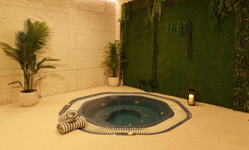 Image 2: Circuito spa de 90 minutos con opción a masaje y cava para 1 o 2 