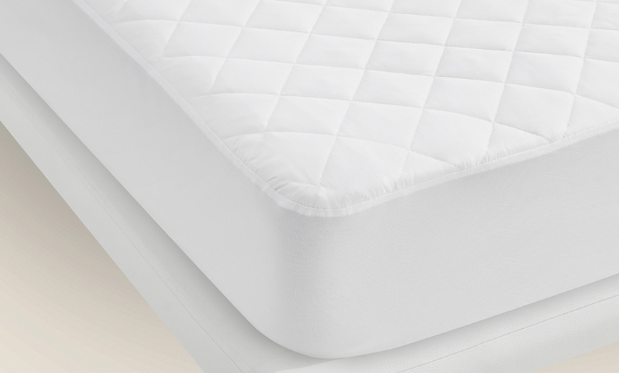 Image 3: Pikolin Home- Protector de colchón impermeable con aloe vera 