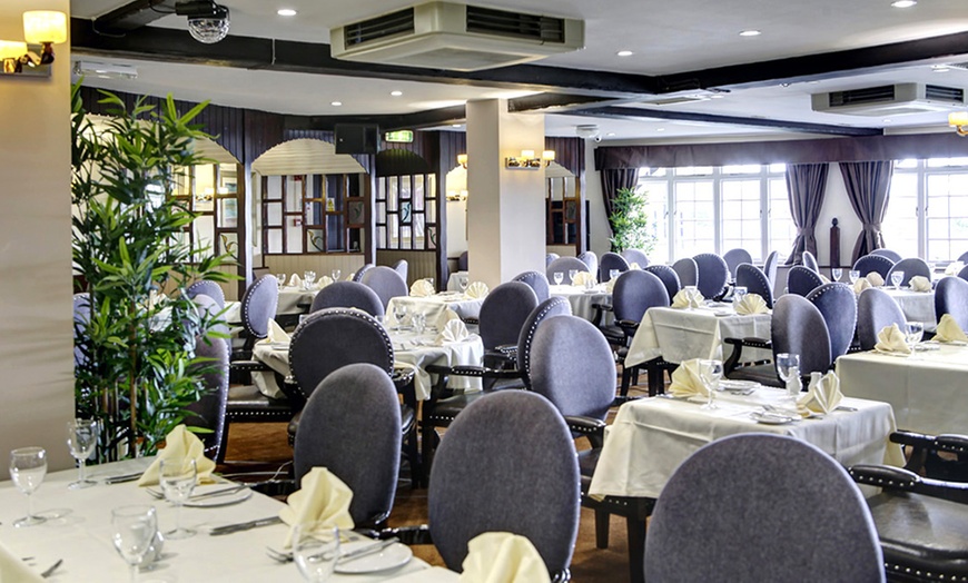 Image 2: Premium 3-Course Sunday Roast with Prosecco or Wine for 1, 2, or 4