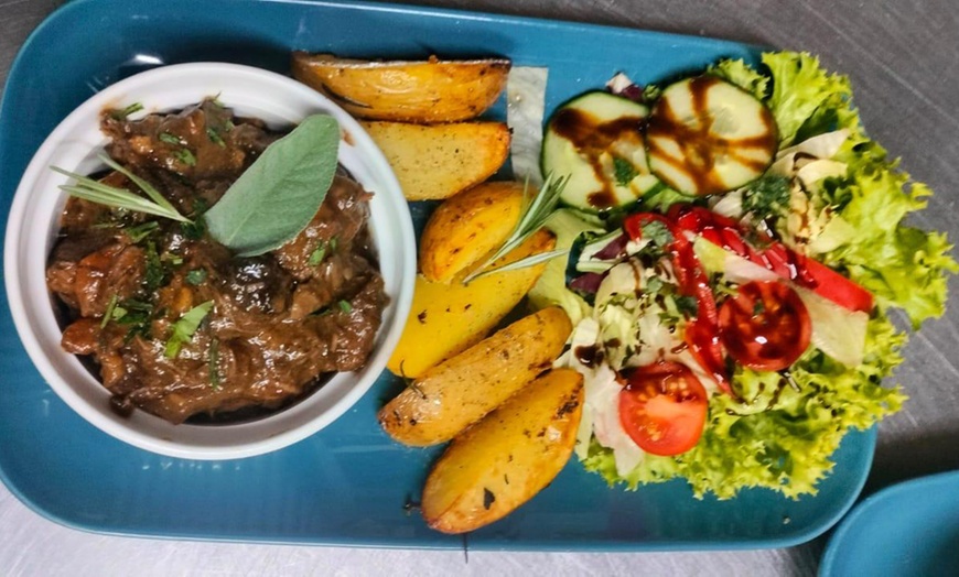 Image 4: Romantisches 3-Gänge-Candlelight-Dinner mit Wein für 2 oder 4 Personen