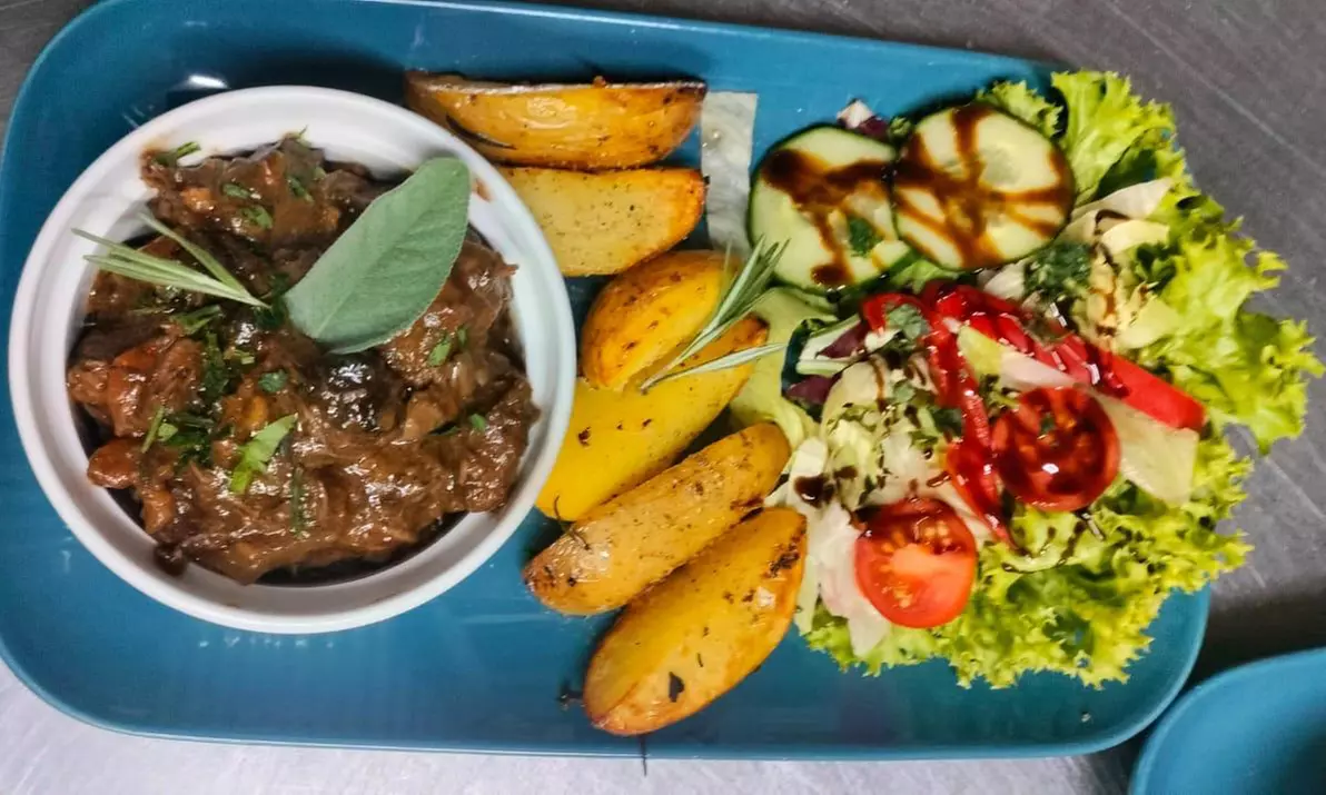 Romantisches 3-Gänge-Candlelight-Dinner mit Wein für 2 oder 4 Personen