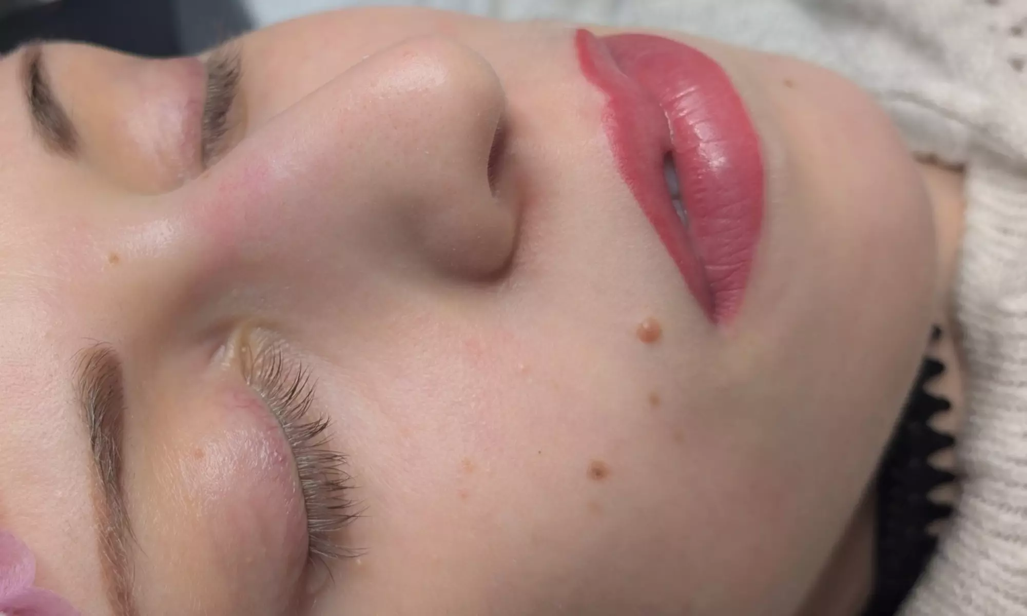 Permanent Make-up für Augenbrauen oder Lippen