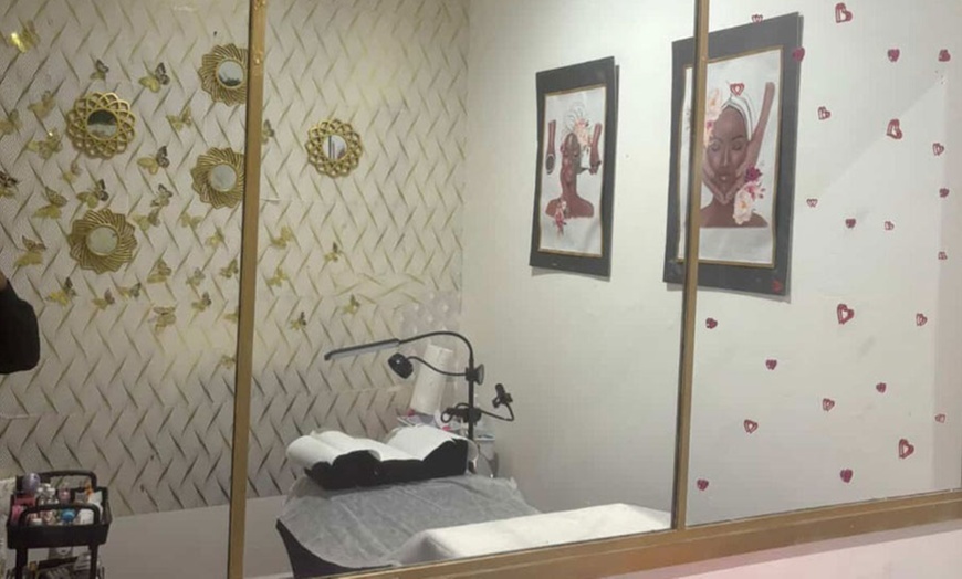 Image 7: Enjoy a Classic, Volume, or Full Set of Stunning Eyelash Extensions