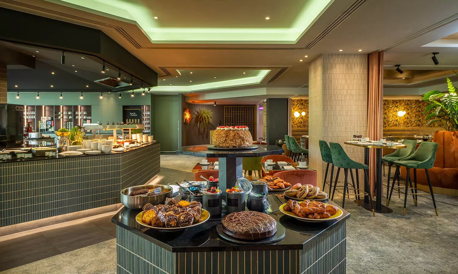 Großes Frühstücksbuffet inkl. Heißgetränken, Säften & Sekt