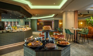 Großes Frühstücksbuffet inkl. Heißgetränken, Säften & Sekt