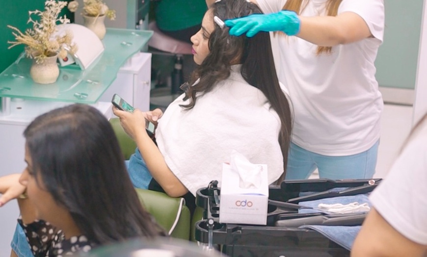 Image 2: Total Transformation with Head-to-Toe Care For a New You