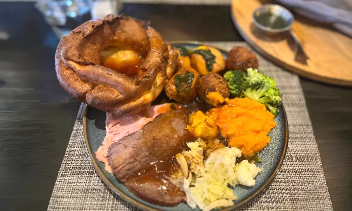 Sunday Roast Platter & Wine for 2, 3 or 4