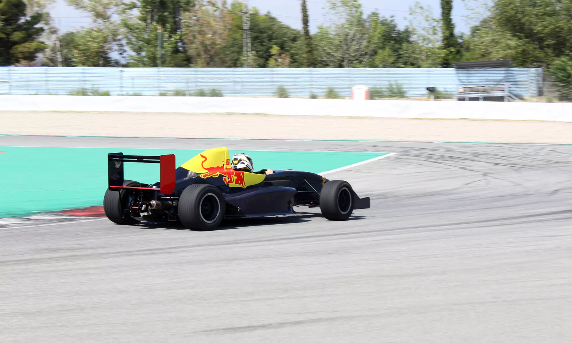 1 o 2 vueltas en circuito corto en Fórmula de competición y vuelta de reconocimiento en Best Experience - Primary Image