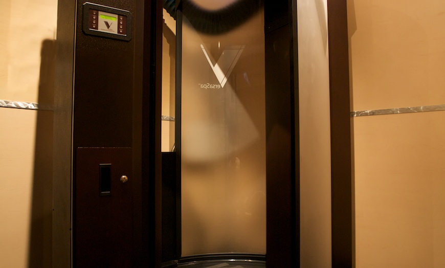 Image 3: Choose from "The Grand Tour" Tanning Bed or VersaSpa Spray Tan