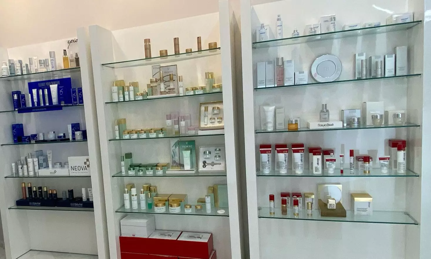 Experience Skin Renewal with 60-Minute Signature HydraFacials