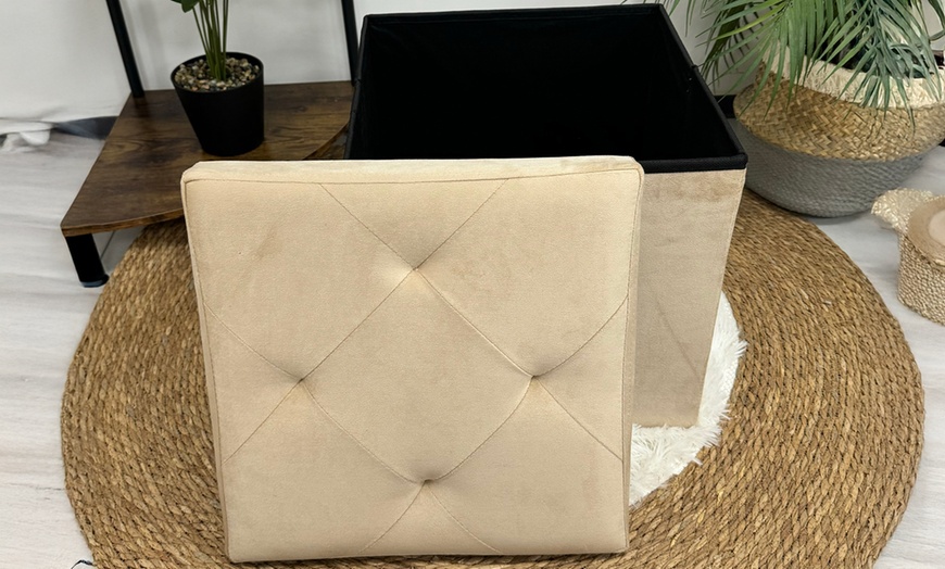 Image 17: Pouf carré de 38 cm en velours Milo