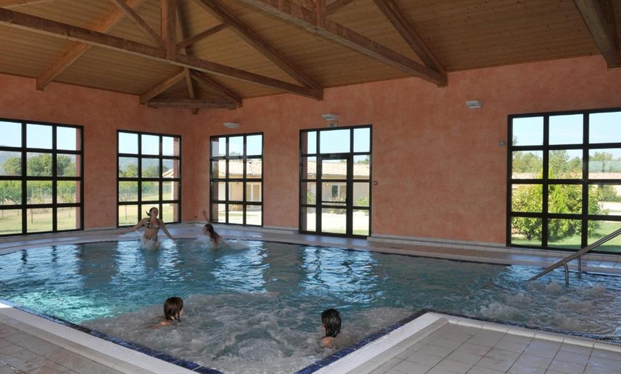 Image 7: Drôme : studio ou appartement avec piscine et sauna, pdj en option