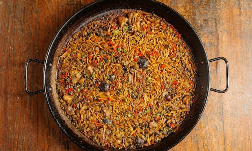 Image 14: Menú CalaBlava con entrantes, principales o arroz, postres y bebidas