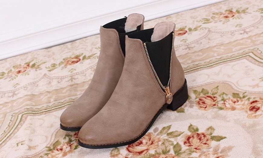 Image 2: Merino Wool-Lined Chelsea Boots