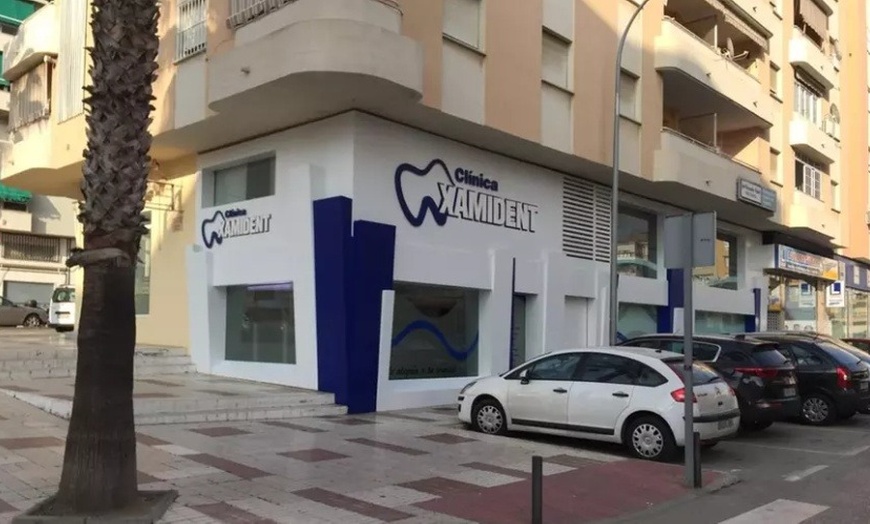 Image 4: ¡Mejora tu sonrisa! Hasta 4 carillas de composite para 1 persona 