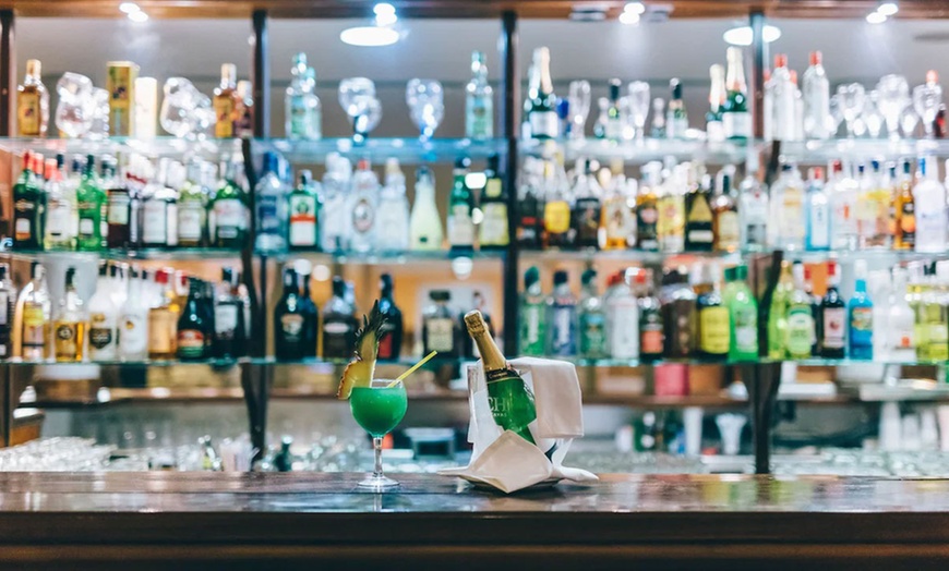 Image 13: Daypass con almuerzo, bebidas ilimitadas y opción a cama balinesa